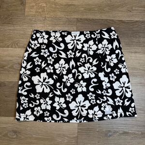 Wild Fable Hibiscus Floral Mini Skirt Black White Hawaiian Tropical Slit [10]
